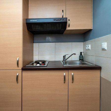 Ideally Located Apartment In Central Атина Екстериор снимка