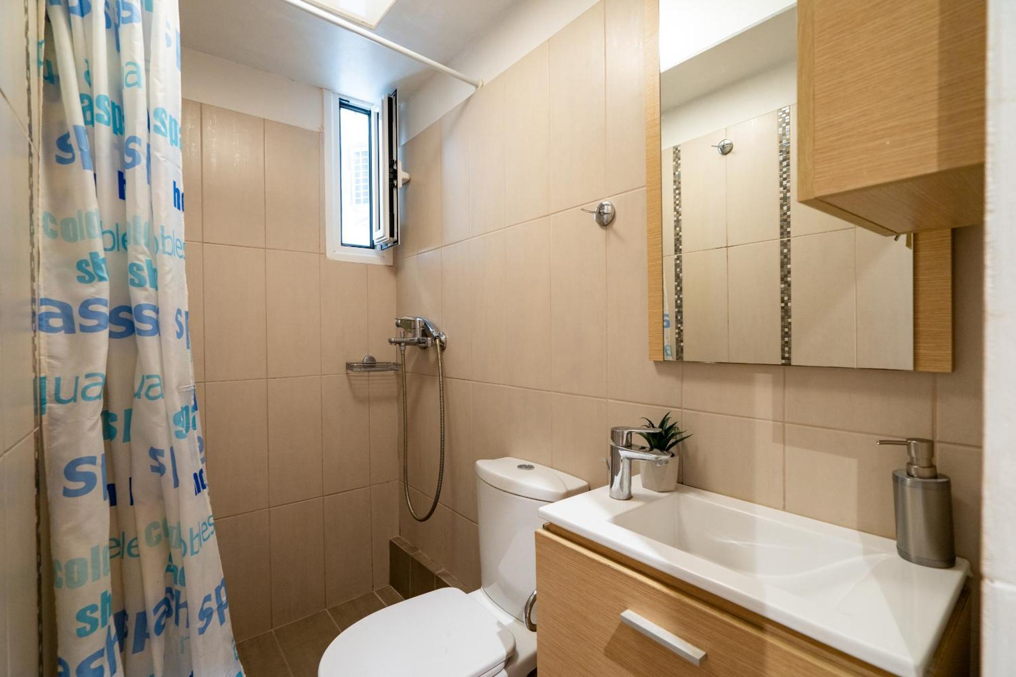 Ideally Located Apartment In Central Атина Екстериор снимка