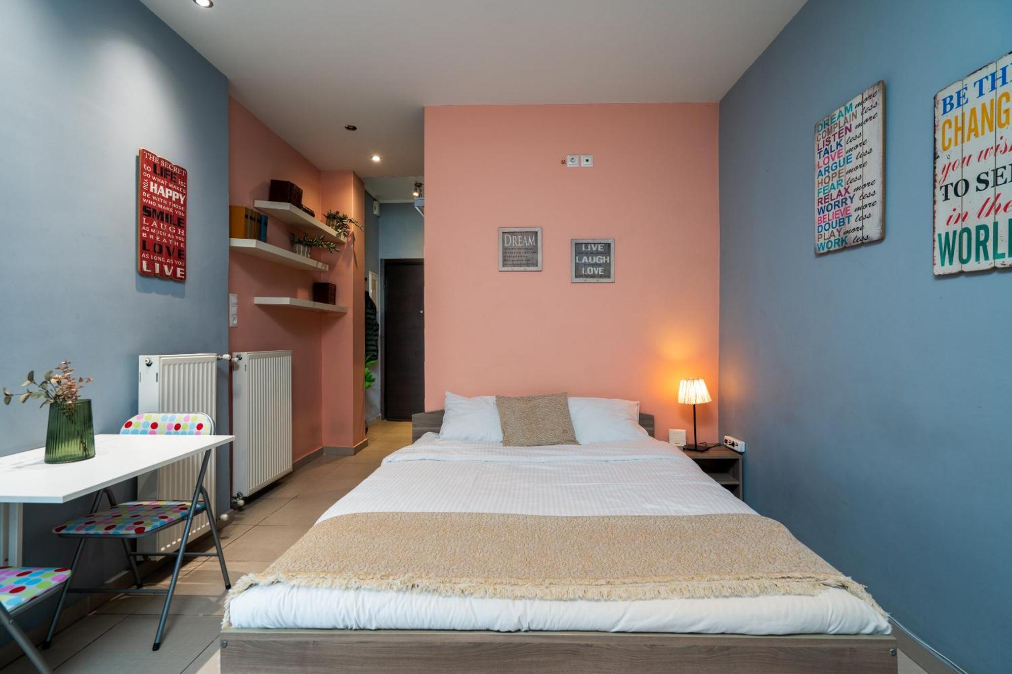 Ideally Located Apartment In Central Атина Екстериор снимка