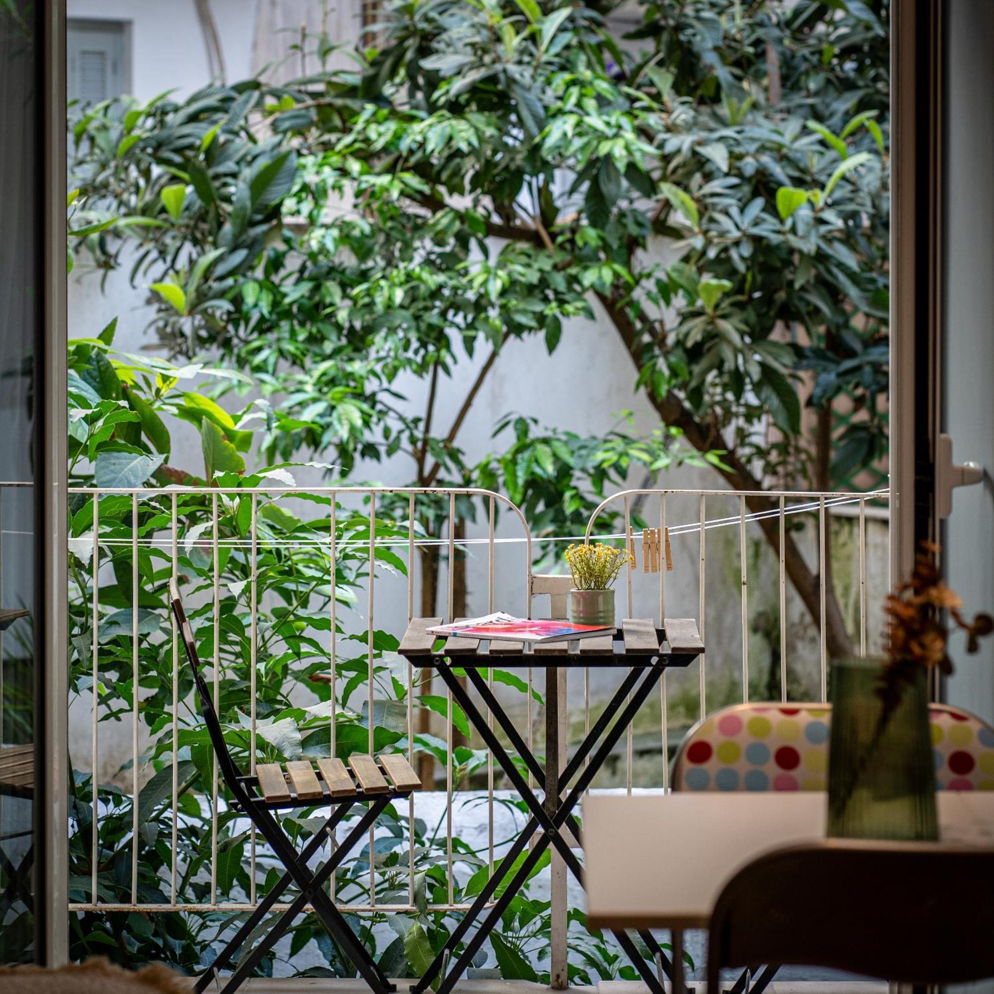 Ideally Located Apartment In Central Атина Екстериор снимка